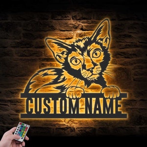 Benutzerdefinierte Peeking Lykoi Katze Metall Wand Kunst LED-Licht Personalisierte lustige Katzen-Liebhaber-Namens-Schild Wohnkultur Kind Kinderzimmer Dekoration Geburtstagsgeschenk