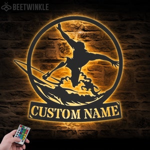 Benutzerdefinierte Welle Surfen Metall Wand Kunst LED-Licht Personalisierte Surfer Reitwelle Namensschild Wohnkultur Surfbrett Dekoration Geburtstag Weihnachtsgeschenke