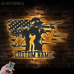 Bandeira de golfe personalizada dos EUA Arte de parede de metal Luz LED Placa de nome de jogador de golfe personalizada Decoração para casa 19º buraco Decoração de clube de golfe Aniversário Natal
