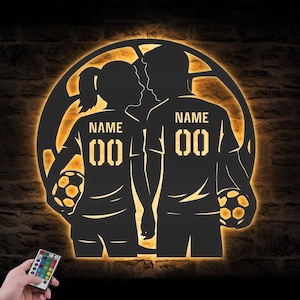 Arte de parede de metal personalizada para casal de futebol com luz LED, placa personalizada para amantes de jogadores de futebol, decoração para casa, casamento, dia dos namorados