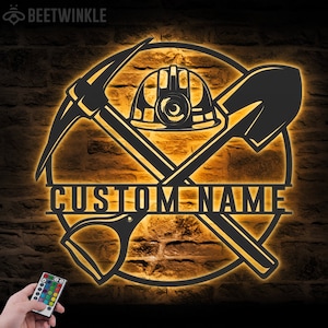 Arte de parede de metal de mineração de carvão personalizada com luz LED Placa de nome de mineiro personalizada Decoração para casa Caverna do homem da mina Decoração de aniversário Presente de inauguração de casa de Natal