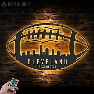 Custom Cleveland Skyline American Football Metal Wall Art LED-verlichting Gepersonaliseerde Naambord Speler Home Decor Kinderkamer Decoratie Verjaardag