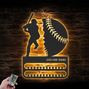 Kundenspezifischer Baseballspieler-Medaillen-Aufhänger mit geführtem hellem Medaillen-Halter-Präsentationsständer für Preis und Band abgestuften Preis-Rack-Team-Weihnachtsgeburtstag