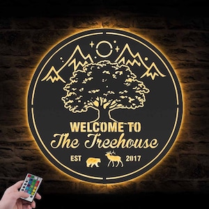 Custom Treehouse Cabin Life Metal Wall Art LED-licht Gepersonaliseerde Boomhut Naambord Woondecoratie Bergbos Camping Decoratie Xmas