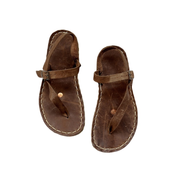 Sandales de voyageur en cuir faites à la main pour hommes, sandales aux pieds nus durables en cuir pour hommes