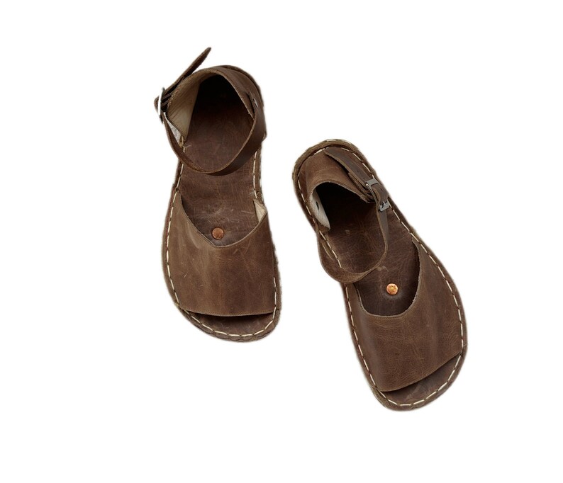 Sandales de mise à la terre avec rivet en cuivre, sandales aux pieds nus pour femme, chaussures minimalistes, semelle en cuir image 2