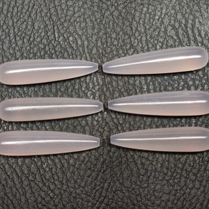 Cinco pares combinados de briolettes de calcedonia rosa de grado AAA con la parte superior lisa y perforada en forma de lágrima, tamaño 8 x 35 mm, gemas de excelente calidad