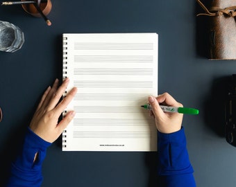 Cahier de composition musicale avec papier manuscrit et papier ligné - 8 portées de papier A4 (8,3 x 11,7 pouces)
