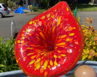 Outdoor water fountain spitter glass yard art glass flower