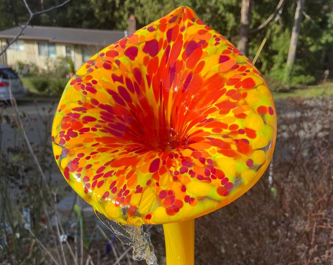 Outdoor Fountain Glass Garden Art Glass Flower Water Spitter Extra Tall