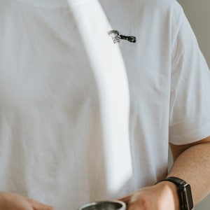 Siebträger | Besticktes Organic Bio Baumwoll-T-Shirt