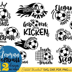 Fußball SVG Bundle mit 12 kreativen Designs rund um Fußball Motive in moderner Typografie. Enthält verschiedene Sprüche wie Fußball König, Fußball Mama, Geboren um zu kicken und Sieger sowie dekorative Elemente wie Bälle, Tore und dynamische Linien. Schwarz weiß Stil sorgt für vielseitige Einsatzmöglichkeiten. Ideal für Kinder und Erwachsene, perfekt für T Shirts, Hoodies, Sportbekleidung und DIY Plotter Projekte für Fußballfans.