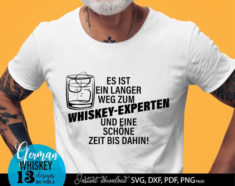 Whiskey SVG Bundle mit 13 humorvollen Spruch Designs rund um Whiskey Genuss und Lifestyle. Moderne Typografie kombiniert mit Gläsern, Flaschen und dekorativen Elementen verleiht jedem Motiv einen stilvollen und witzigen Charakter. Schwarz weiß Design sorgt für vielseitige Einsatzmöglichkeiten auf T Shirts, Hoodies, Bar Dekorationen und Geschenken. Perfekt für Whiskey Fans, Männergeschenke und kreative DIY Projekte mit Plotter oder Druck.