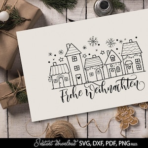Stilvolle Weihnachtskarte mit Häuserreihe und Schriftzug „Frohe Weihnachten“ auf hellem Hintergrund, dekoriert mit Tannenzweigen, Geschenken und Lebkuchen. Das Motiv zeigt winterliche Häuser mit festlicher Beleuchtung, Sternen und Schneeflocken. Perfekt für Weihnachtskarten, Geschenkverpackungen, Dekorationen und kreative DIY Bastelideen, die die festliche Jahreszeit und den Zauber der Adventszeit liebevoll darstellen.