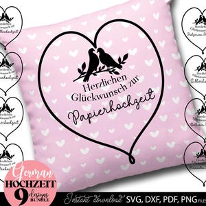 Set aus neun eleganten Herz Designs mit Vögel Motiv und Schriftzug „Herzlichen Glückwunsch zur Hochzeit“ für verschiedene Hochzeitsjubiläen wie Papierhochzeit, Silberhochzeit, Goldene Hochzeit, Diamanten Hochzeit und mehr. Die romantischen Motive eignen sich ideal für Geschenke, Karten, Kissen, Wanddeko und kreative DIY Projekte. Klare Linien, moderne Typografie und liebevolle Details machen diese Designs perfekt für Paare und besondere Jubiläumsanlässe im deutschsprachigen Raum.