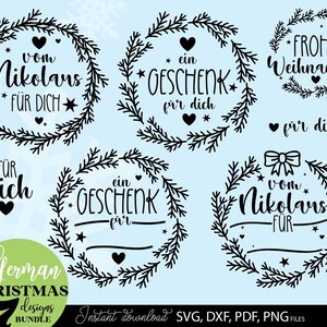 Sammlung aus sieben personalisierbaren Weihnachtsdesigns mit Tannenkränzen, Nikolaus Grüßen, Geschenkanhängern und festlichen Weihnachtsbotschaften. Die Motive zeigen dekorative Kränze aus Tannenzweigen, Herzen, Sterne, Schleifen und klassische Schriftzüge wie „Vom Nikolaus für dich“, „Ein Geschenk für dich“ und „Frohe Weihnachten“. Die elegante schwarzweiße Gestaltung verbindet moderne Handlettering Elemente mit traditioneller Weihnachtsoptik und eignet sich für Geschenke, Verpackungen.