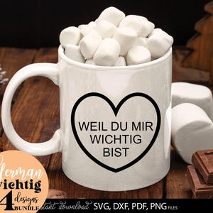 Set aus liebevollen deutschen Schriftzügen mit dem Spruch „Weil du mir wichtig bist“ in verschiedenen stilvollen Varianten. Moderne handgeschriebene Typografie kombiniert mit Herzen, Kreisen und dekorativen Elementen im minimalistischen Schwarz-Weiß Design. Die Motive wirken emotional, warm und persönlich. Perfekt geeignet für DIY Projekte wie Geschenkideen, Tassen, Karten, Poster oder Wanddeko. Ideal, um Wertschätzung, Liebe und besondere Gefühle kreativ auszudrücken.