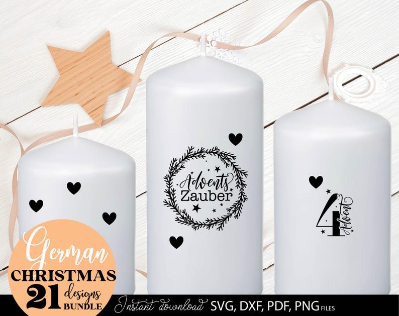 Dekorative Kerzen mit stilvollen Adventszahlen und weihnachtlichen Kranzmotiven. Diese Designs machen sich hervorragend als Blickfang auf festlich gedeckten Tischen oder als dekorative Adventskerzen. Die Kombination aus Herzmotiven und detailreichen Schriftzügen bringt festliche Wärme in jede Wohnung. Ideal für kreative Bastelprojekte, als Geschenkidee oder als stilvolle Ergänzung zur Weihnachtsdekoration im skandinavischen Stil.