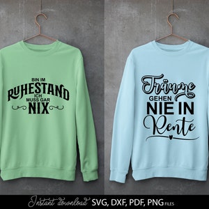 Kreatives Rentner SVG Bundle mit deutschen Sprüchen rund um Ruhestand, Rente und humorvolle Lebensweisheiten. Enthält moderne Typografie Designs wie „Ich bin im Ruhestand“, „Vollzeit Opa“, „Alt genug für die Rente“ sowie dekorative Schriftzüge für Männer und Frauen. Ideal für DIY Projekte wie T-Shirts, Tassen, Geschenke zum Renteneintritt oder personalisierte Dekoration. Perfekt geeignet für Plotterarbeiten mit stilvollen und lustigen Designs für den neuen Lebensabschnitt.