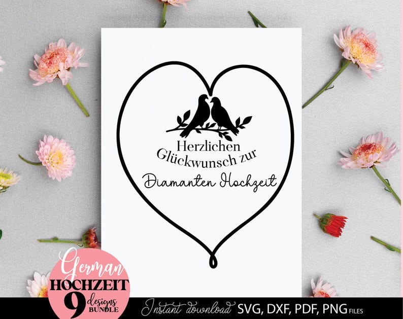 Set aus neun eleganten Herz Designs mit Vögel Motiv und Schriftzug „Herzlichen Glückwunsch zur Hochzeit“ für verschiedene Hochzeitsjubiläen wie Papierhochzeit, Silberhochzeit, Goldene Hochzeit, Diamanten Hochzeit und mehr. Die romantischen Motive eignen sich ideal für Geschenke, Karten, Kissen, Wanddeko und kreative DIY Projekte. Klare Linien, moderne Typografie und liebevolle Details machen diese Designs perfekt für Paare und besondere Jubiläumsanlässe im deutschsprachigen Raum.