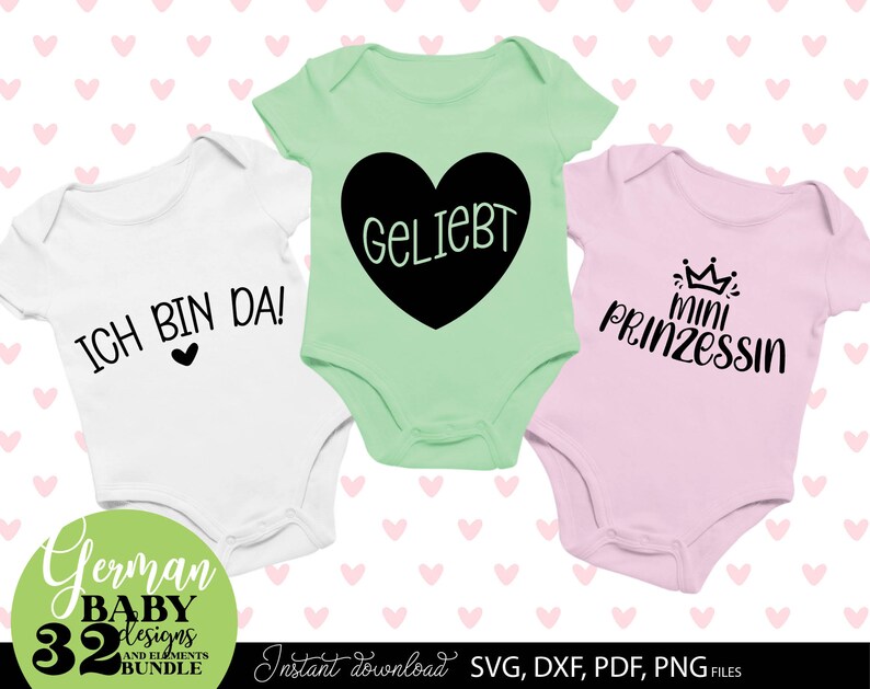 Großes Baby SVG Bundle mit liebevollen deutschen Sprüchen und niedlichen Illustrationen für Neugeborene und Familienmomente. Enthält Designs wie „Hallo Sonnenschein“, „Mama’s Schatz“, „Papa’s Schatz“, Herzen, Babyfüße, Storch und Ballons in moderner Typografie. Perfekt geeignet für DIY Projekte wie Baby Bodys, T-Shirts, Geschenke zur Geburt, Dekoration oder personalisierte Erinnerungsstücke. Ideal für kreative Plotterarbeiten mit emotionalem und familienfreundlichem Stil.