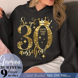 Gold Glittered Stilvolles Geburtstagsmotiv „So gut kann man mit 30 aussehen“ mit Krone und Glitzereffekt, das die Dreißiger elegant feiert. Perfekt für Shirts, Tassen, Poster oder Einladungskarten. Ein hochwertiges Design für Menschen, die ihren runden Geburtstag mit einem Hauch Luxus und Humor unterstreichen möchten. Besonders geeignet für DIY Projekte und kreative Geschenkideen.