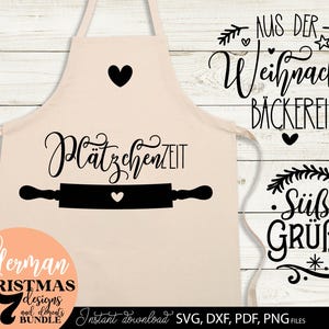 Großes Weihnachts SVG Bundle mit stilisierten Backmotiven, festlichen Sprüchen und modernen Weihnachtsbäckerei Designs in eleganter handgeschriebener Typografie. Enthalten sind kreative deutsche Texte wie „Glas voll Glück und Kalorien“, „Aus der Weihnachts Bäckerei“, „Plätzchenzeit“, „Süße Grüße“ und „Weihnachts Kalorien zählen nicht“. Die winterlichen Designs mit Keksen, Backrollen, Sternen und Weihnachtsbäumen eignen sich für personalisierte Geschenkgläser, Backmischungen, Keksdosen, Küchen.
