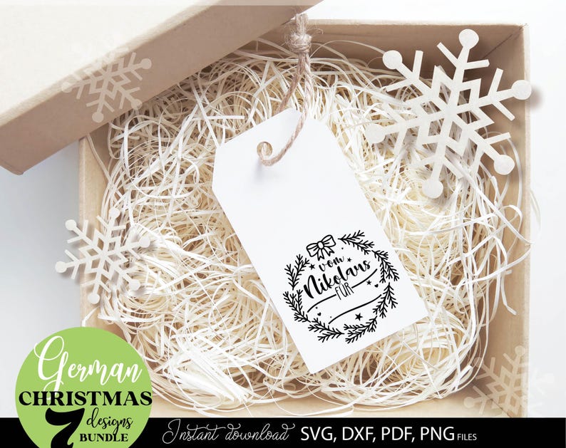 Sammlung aus sieben personalisierbaren Weihnachtsdesigns mit Tannenkränzen, Nikolaus Grüßen, Geschenkanhängern und festlichen Weihnachtsbotschaften. Die Motive zeigen dekorative Kränze aus Tannenzweigen, Herzen, Sterne, Schleifen und klassische Schriftzüge wie „Vom Nikolaus für dich“, „Ein Geschenk für dich“ und „Frohe Weihnachten“. Die elegante schwarzweiße Gestaltung verbindet moderne Handlettering Elemente mit traditioneller Weihnachtsoptik und eignet sich für Geschenke, Verpackungen.