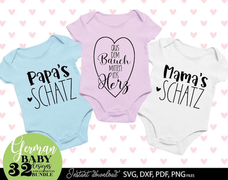 Großes Baby SVG Bundle mit liebevollen deutschen Sprüchen und niedlichen Illustrationen für Neugeborene und Familienmomente. Enthält Designs wie „Hallo Sonnenschein“, „Mama’s Schatz“, „Papa’s Schatz“, Herzen, Babyfüße, Storch und Ballons in moderner Typografie. Perfekt geeignet für DIY Projekte wie Baby Bodys, T-Shirts, Geschenke zur Geburt, Dekoration oder personalisierte Erinnerungsstücke. Ideal für kreative Plotterarbeiten mit emotionalem und familienfreundlichem Stil.