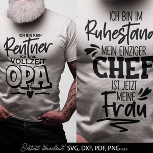 Kreatives Rentner SVG Bundle mit deutschen Sprüchen rund um Ruhestand, Rente und humorvolle Lebensweisheiten. Enthält moderne Typografie Designs wie „Ich bin im Ruhestand“, „Vollzeit Opa“, „Alt genug für die Rente“ sowie dekorative Schriftzüge für Männer und Frauen. Ideal für DIY Projekte wie T-Shirts, Tassen, Geschenke zum Renteneintritt oder personalisierte Dekoration. Perfekt geeignet für Plotterarbeiten mit stilvollen und lustigen Designs für den neuen Lebensabschnitt.