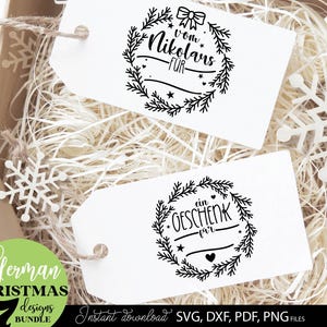 Sammlung aus sieben personalisierbaren Weihnachtsdesigns mit Tannenkränzen, Nikolaus Grüßen, Geschenkanhängern und festlichen Weihnachtsbotschaften. Die Motive zeigen dekorative Kränze aus Tannenzweigen, Herzen, Sterne, Schleifen und klassische Schriftzüge wie „Vom Nikolaus für dich“, „Ein Geschenk für dich“ und „Frohe Weihnachten“. Die elegante schwarzweiße Gestaltung verbindet moderne Handlettering Elemente mit traditioneller Weihnachtsoptik und eignet sich für Geschenke, Verpackungen.