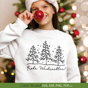 Minimalistisches Weihnachtsmotiv mit drei stilisierten Tannenbäumen, sanft fallenden Schneeflocken und dem handgeschriebenen Schriftzug „Frohe Weihnachten“. Die schlichte Schwarz-Weiß-Illustration verbindet moderne Linienführung mit zeitloser Winterästhetik und eignet sich hervorragend für elegante Weihnachtsdekorationen, festliche Wohnaccessoires, Geschenke und kreative DIY-Projekte. Winterliche Atmosphäre und passt perfekt zu skandinavischen sowie modernen Weihnachtsstilen.