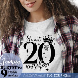 Modernes Geburtstagsdesign „So gut kann man mit 20 aussehen“ mit eleganten Zahlen, funkelnden Sternen und Krone. Ideal für kreative DIY Projekte wie T-Shirts, Tassen, Karten oder Deko. Perfekt für junge Erwachsene, die ihre Volljährigkeit oder ein besonderes Jubiläum feiern möchten. Ein stilvolles Motiv, das Freude, Eleganz und Selbstbewusstsein ausstrahlt und sich für personalisierte Geschenke eignet.