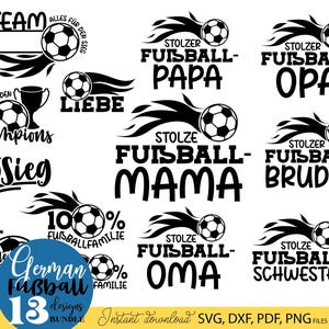 Fußball SVG Bundle mit deutschen Sprüchen für die ganze Familie wie „Stolzer Fußball Papa“, „Fußball Mama“, „Opa“, „Bruder“ und „Schwester“. Enthält sportliche Designs mit Fußball Motiven, Flammen, Pokalen und Team Sprüchen. Perfekt geeignet für DIY Projekte wie T-Shirts, Hoodies, Fan Kleidung oder Geschenke für Fußballfans, Familien und Vereinsmitglieder.