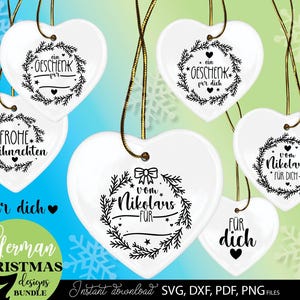 Sammlung aus sieben personalisierbaren Weihnachtsdesigns mit Tannenkränzen, Nikolaus Grüßen, Geschenkanhängern und festlichen Weihnachtsbotschaften. Die Motive zeigen dekorative Kränze aus Tannenzweigen, Herzen, Sterne, Schleifen und klassische Schriftzüge wie „Vom Nikolaus für dich“, „Ein Geschenk für dich“ und „Frohe Weihnachten“. Die elegante schwarzweiße Gestaltung verbindet moderne Handlettering Elemente mit traditioneller Weihnachtsoptik und eignet sich für Geschenke, Verpackungen.