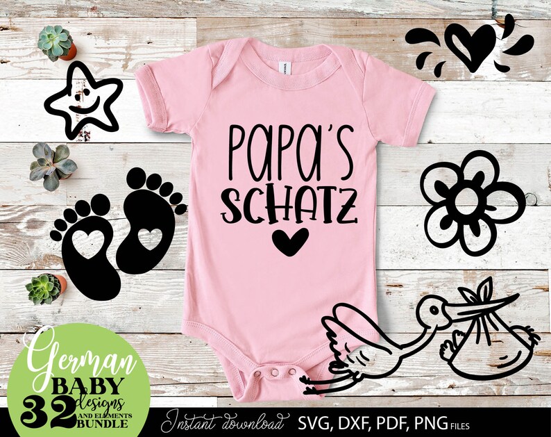 Großes Baby SVG Bundle mit liebevollen deutschen Sprüchen und niedlichen Illustrationen für Neugeborene und Familienmomente. Enthält Designs wie „Hallo Sonnenschein“, „Mama’s Schatz“, „Papa’s Schatz“, Herzen, Babyfüße, Storch und Ballons in moderner Typografie. Perfekt geeignet für DIY Projekte wie Baby Bodys, T-Shirts, Geschenke zur Geburt, Dekoration oder personalisierte Erinnerungsstücke. Ideal für kreative Plotterarbeiten mit emotionalem und familienfreundlichem Stil.