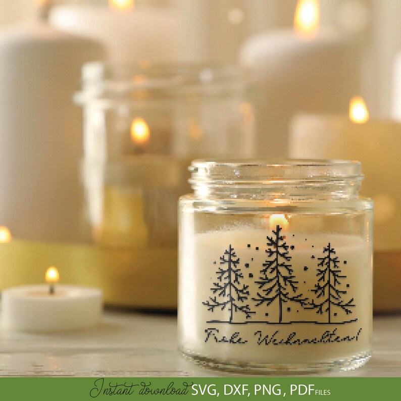 Minimalistisches Weihnachtsmotiv mit drei stilisierten Tannenbäumen, sanft fallenden Schneeflocken und dem handgeschriebenen Schriftzug „Frohe Weihnachten“. Die schlichte Schwarz-Weiß-Illustration verbindet moderne Linienführung mit zeitloser Winterästhetik und eignet sich hervorragend für elegante Weihnachtsdekorationen, festliche Wohnaccessoires, Geschenke und kreative DIY-Projekte. Winterliche Atmosphäre und passt perfekt zu skandinavischen sowie modernen Weihnachtsstilen.