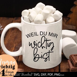 Set aus liebevollen deutschen Schriftzügen mit dem Spruch „Weil du mir wichtig bist“ in verschiedenen stilvollen Varianten. Moderne handgeschriebene Typografie kombiniert mit Herzen, Kreisen und dekorativen Elementen im minimalistischen Schwarz-Weiß Design. Die Motive wirken emotional, warm und persönlich. Perfekt geeignet für DIY Projekte wie Geschenkideen, Tassen, Karten, Poster oder Wanddeko. Ideal, um Wertschätzung, Liebe und besondere Gefühle kreativ auszudrücken.