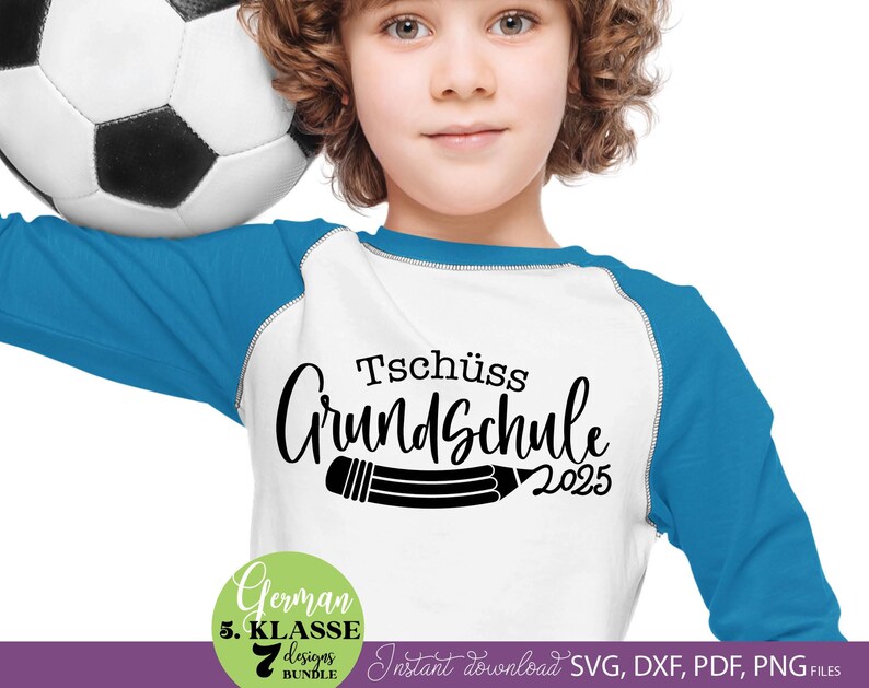 Graduation SVG bundle featuring German Tschüss Grundschule text designs with years 2025 to 2031 and pencil illustration elements. The typography combines playful handwritten style with school themed graphics, creating a meaningful graduation keepsake design. Perfect for creating t-shirts, gifts, school celebration items and DIY Cricut projects. Ideal for students finishing primary school and moving to the next stage, suitable for parents, teachers and graduation events.
