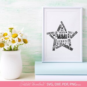 Typografisches Herz Design mit deutschen Worten rund um Mama wie beste Mama, liebevoll, Familie, Zuhörerin und Heldin. Das Motiv ist in Herzform gestaltet und eignet sich ideal für kreative Projekte wie T-Shirts, Geschenke zum Muttertag oder persönliche DIY Dekorationen. Die Kombination aus modernen Schriftarten und liebevollen Begriffen macht dieses Design perfekt, um Wertschätzung und Liebe zur Mutter stilvoll auszudrücken.