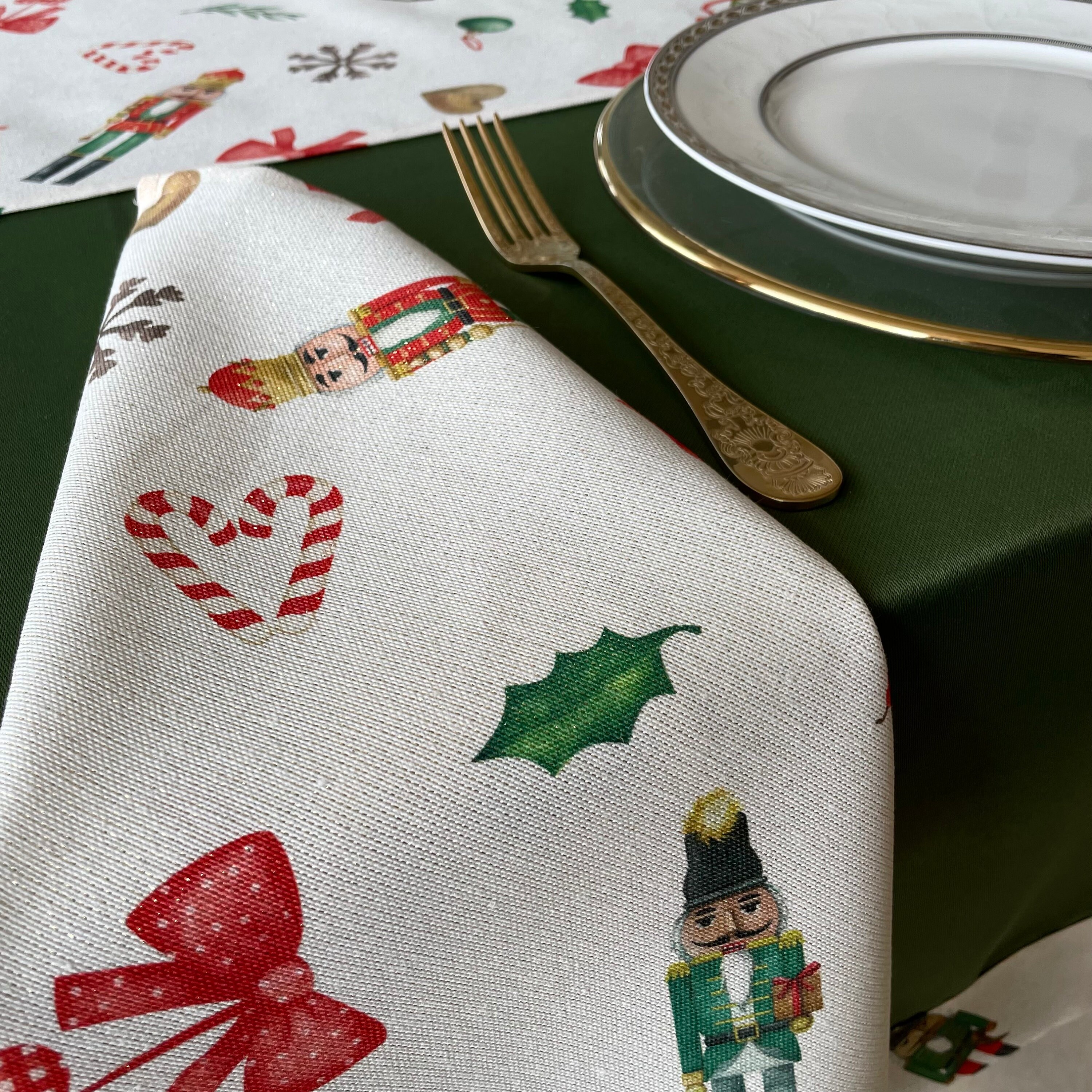 Weihnachtlicher Tischläufer Mit Nussknacker-Muster – 100% Baumwolle, Made In Italy