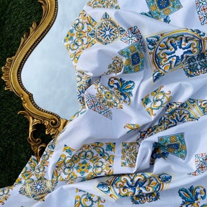 Stoffa maioliche siciliane larghezza cm 140 in cotone/Tessuto piastrelle cotone a metro di tendenza per accessori o tessili per la casa