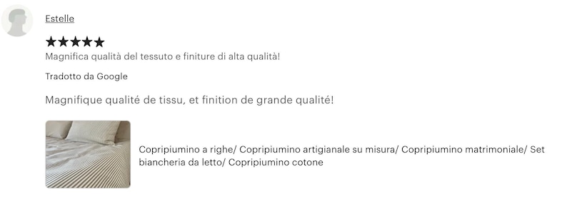 Puede incluir: Una funda n&oacute;rdica a rayas blancas y marrones con una almohada blanca encima. La funda n&oacute;rdica est&aacute; hecha de algod&oacute;n y tiene un dise&ntilde;o sencillo. El texto "Copripiumino a righe/ Copripiumino artigianale su misura/ Copripiumino matrimoniale/ Set biancheria da letto/ Copripiumino cotone" es visible debajo de la imagen.