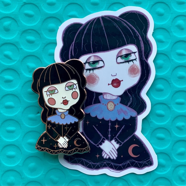 NADJA POP 38 mm / 1,5 inch koperhard emaille pin en sticker What We Do in the Shadows