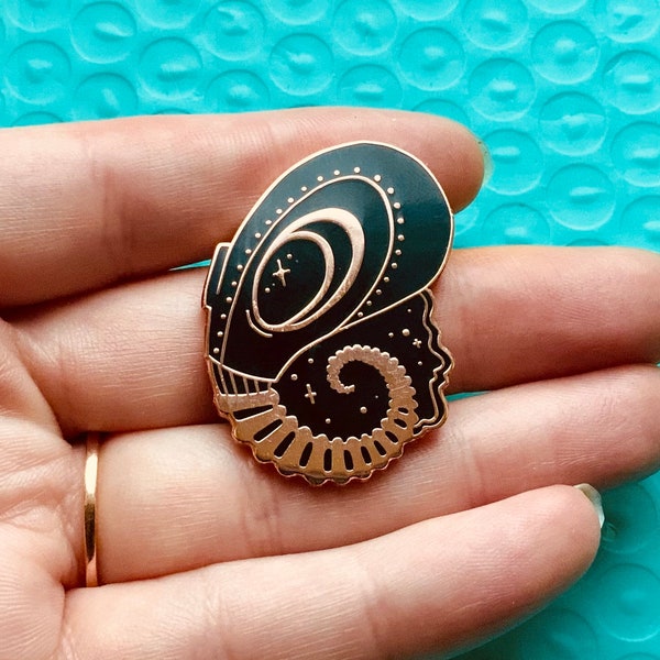 DREAM HELM 38mm / 1.5 inch copper hard enamel PIN Sandman Morpheus