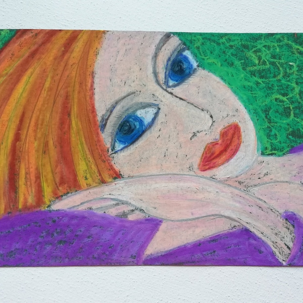 Portrait de jeune fille rousse au pastel à l'huile. Portrait primitif original d'une femme allongée sur les mains aux pastels secs sur papier de verre. Peinture Femmes.Pas de cadre