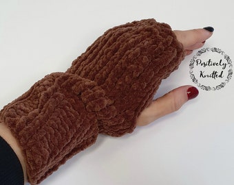 Chauffe-poignets en peluche, chauffe-poignets en velours marron tricotés à la main, gants sans doigts, mitaines sans doigts ultra douces, prêtes à expédier, fabriquées en Irlande