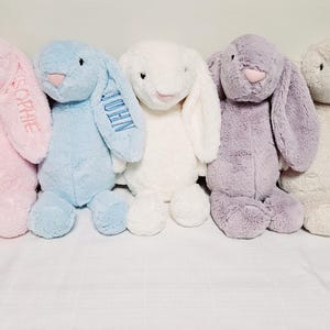 Conejito de peluche personalizado, animal de seguridad personalizado, conejito de Pascua, baby shower personalizable, regalo para bebé, nombre bordado personalizado