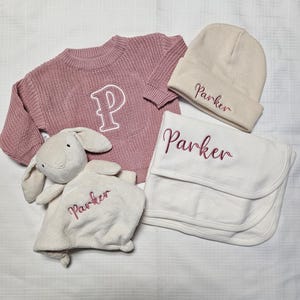Baby Geschenk Set Lovey, Schmusetuch, Babymütze, personalisierbar, Babypullover, Babygeschenk, individuell gesticktes Babypartygeschenk