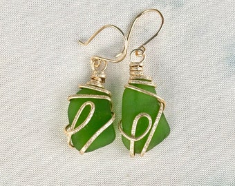 Handmade wire earrings with genuine seaglass from Puerto Rico